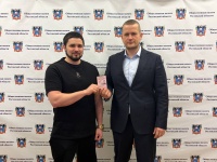 Игорь Омельченко вручил мандат новому члену ОНК региона