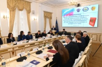 Члены Общественной палаты Ростовской области обсудили  конституционно-правовое развитие России