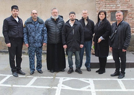 Члены ОНК Ростовской области провели ряд выездных проверок в учреждениях содержания под стражей