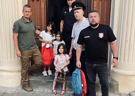 Общественная палата Ростовской области обеспечила более 50 детей школьными наборами к 1 сентября 