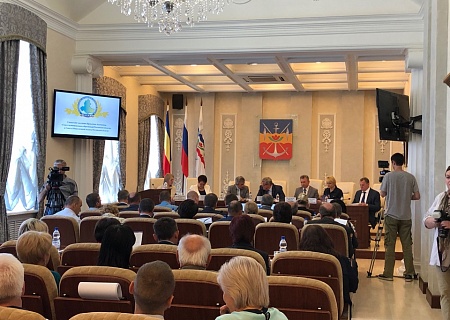 21 мая  в городе Волгодонске прошло совместное заседание Правления Ассоциации «Совет муниципальных образований Ростовской области» и Совета Общественной Палаты Ростовской области