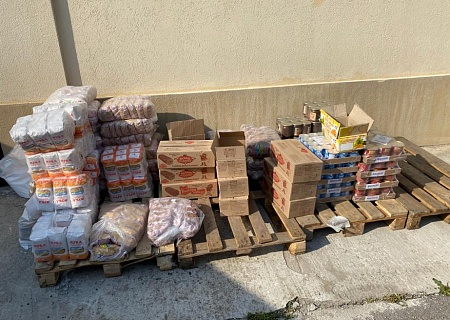 Более 100 продуктовых наборов получили сегодня жители Железнодорожного района